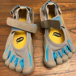 Vibram Five Finger Shoes Size 39